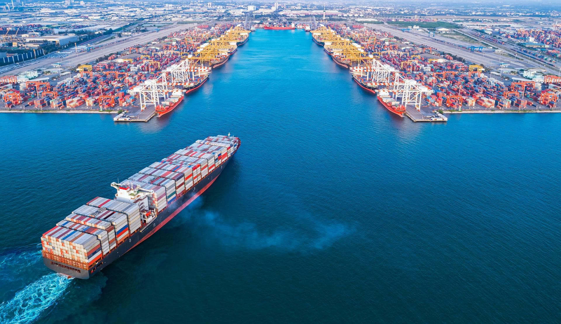 container-vessel-entering-port